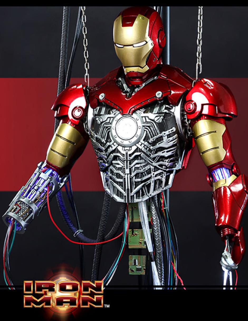 Diorama articulada Marvel Studios: Iron Man Iron Man collectors con luz