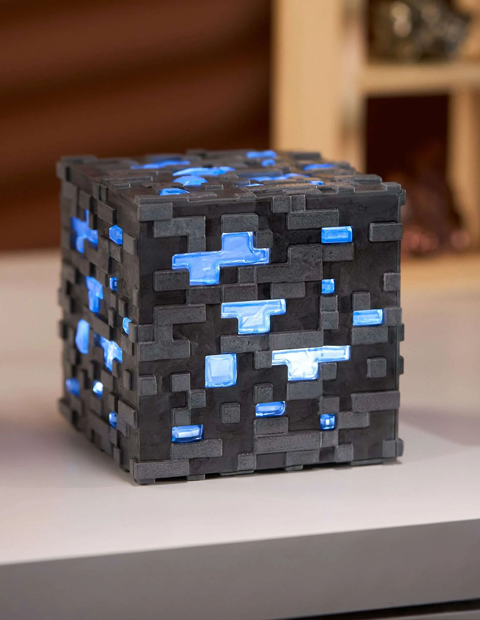 Figura de colección minecraft diamond dre con luz 3